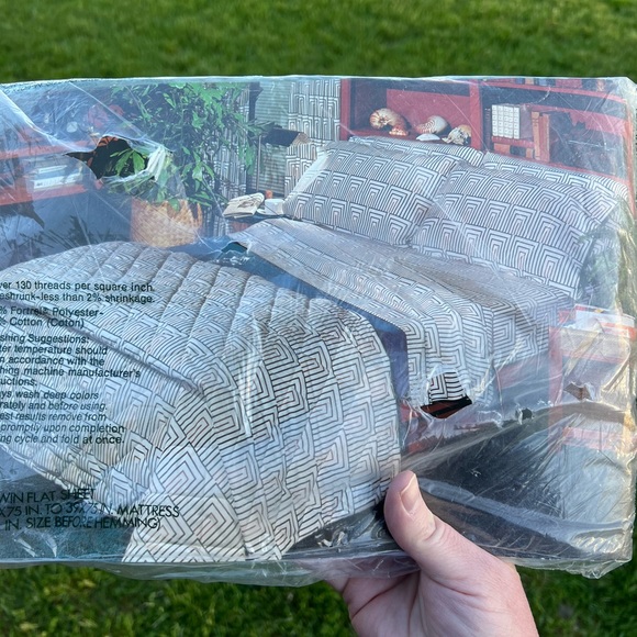 Burlington House Vintage Twin Flat Sheet Geometric Lines No Iron Muslin - Picture 7 of 8